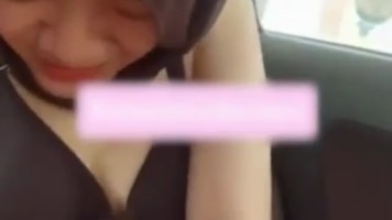 Gadis Jilbab Mesum Dimobil Viral
